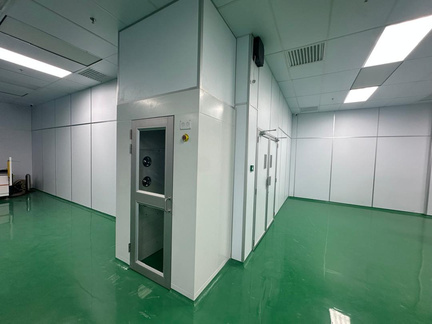 ISO Class 8 cleanroom with green epoxy floor and installed wall and ceiling panels