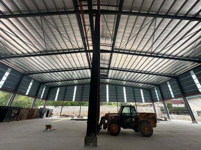 Warehouse extension structure with completed steel roof framing